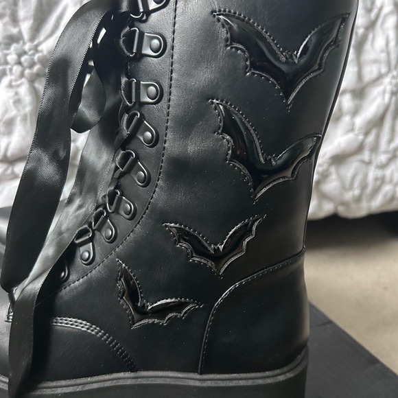 NIB Size 7 Dollskill Widow “NightStalker” Bat Boots - Picture 3 of 5